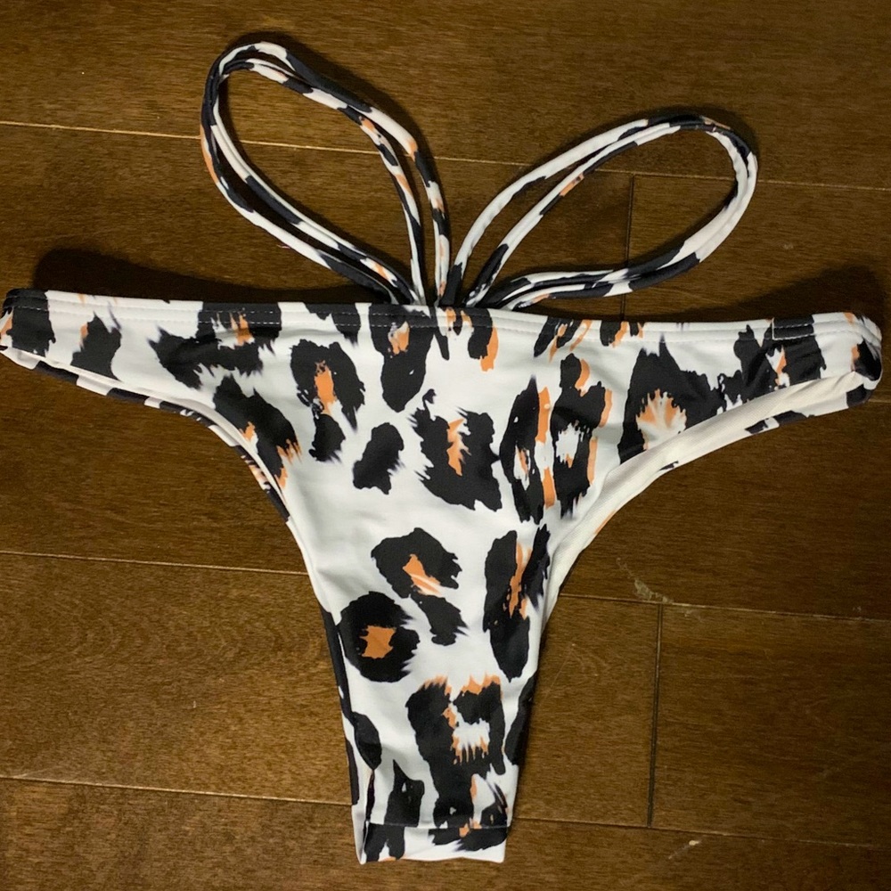 Bikini bottom Almost New!!!